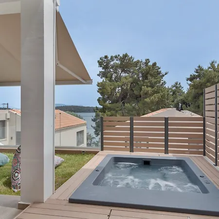 Mella Roa - Ivory * Nydri (Lefkada)