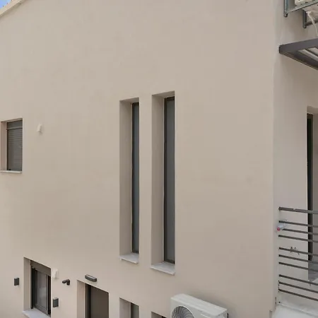 Mella Roa - Ivory Daire