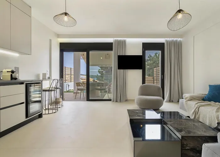 Mella Roa - Ivory * Nydri (Lefkada)